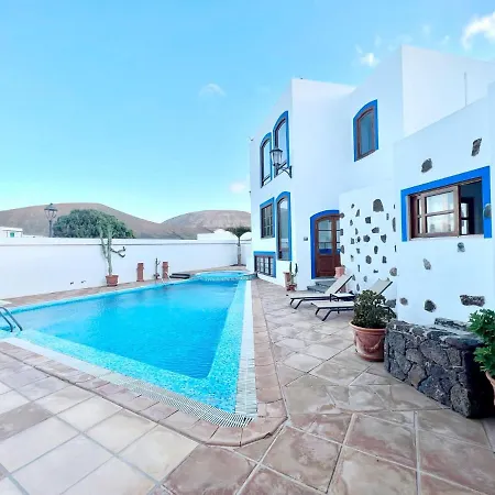 Doble Clasica Con Desayuno Incluido, Wifi Gratis, Bonita Piscina En Yaiza *